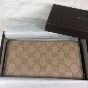 Gucci zip around wallet